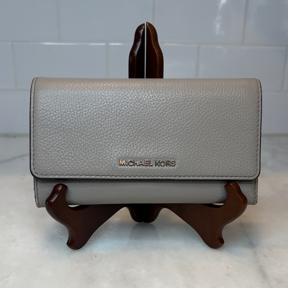 Michael Kors Pebbled Leather Jet Set Continental Flap Closure Wallet - Picture 1 of 16
